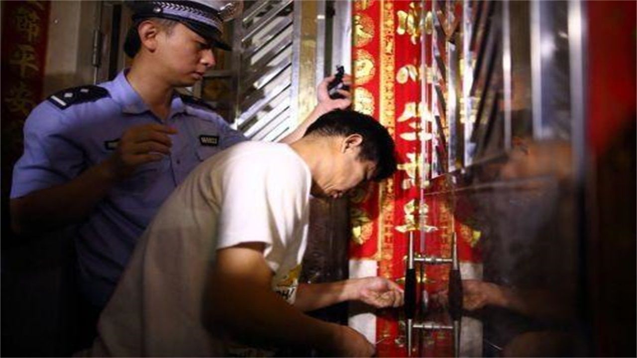 铜川请开锁师傅开了锁后，师傅为什么一般都不进门，就算主人请也不进去？